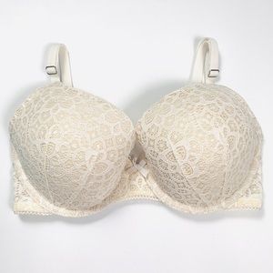 Victoria’s Secret 32DD White Lace Lined Bra